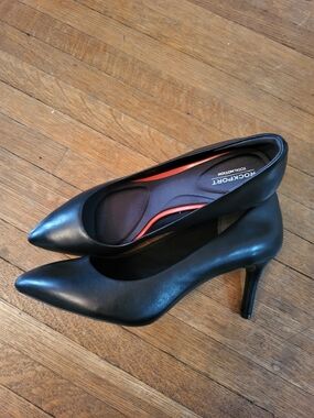 Rockport Women's Black Pointed Leather Heels with Comfortable Sole - Never Worn
